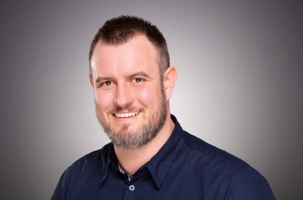 Ein Portraitfoto von Mitarbeiter Christian