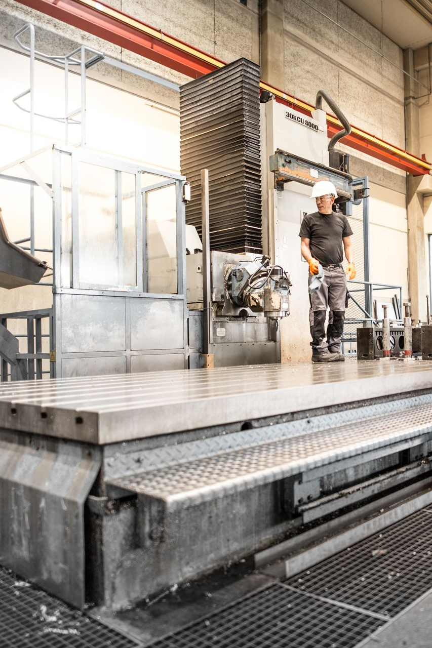 Fachrkäfte bei der Maschinenreinigung